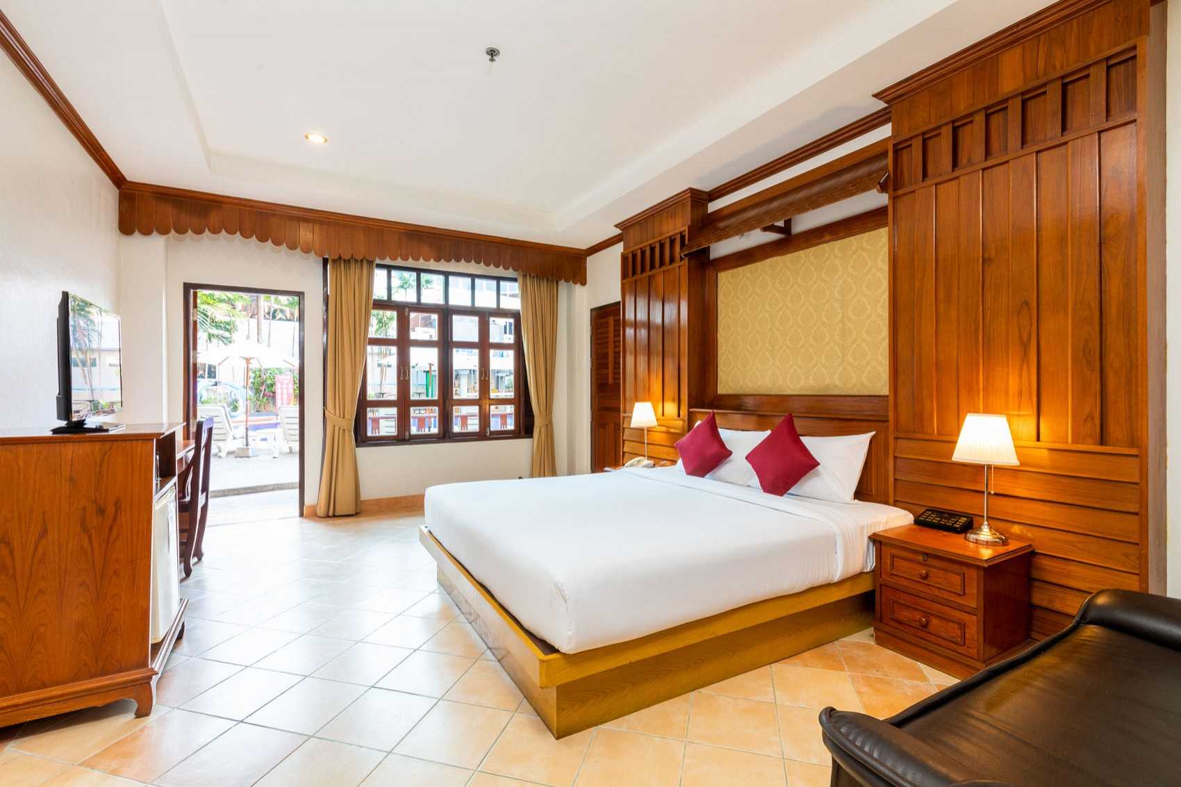 Deluxe Pool Access Room